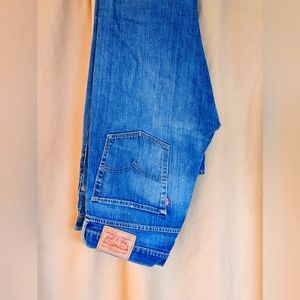 Like New Levi's Jeans